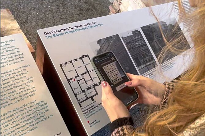 Escaping and spying on the Berlin Wall Scavenger hunt - Why the private format matters