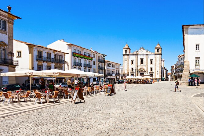 Évora Scavenger Hunt and Sights Self-Guided Tour - English and Portuguese options
