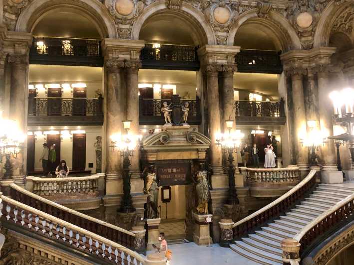 Family-friendly treasure hunt at Opera Garnier - The mystery: a missing costume before curtain time