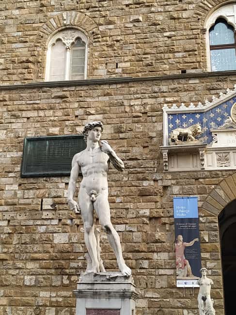 Florence: Kids Treasure Hunt in Florence Downtown - Piazza della Signoria brings Florence’s public story into view