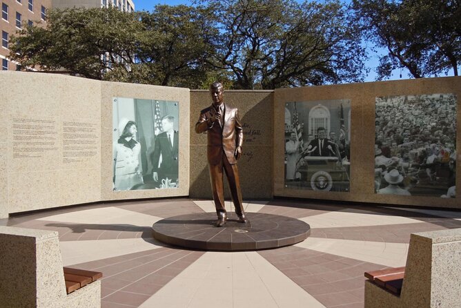 Fort Worth Scavenger Hunt and Sights Self-Guided Adventure - Fort Worth Water Gardens offers a change of pace