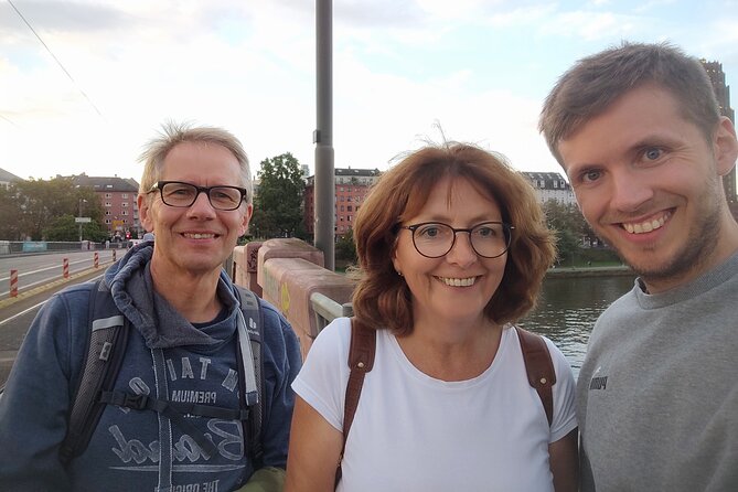 Frankfurt Old Town & Emperors: City Game & Walking Tour - Following the River Main