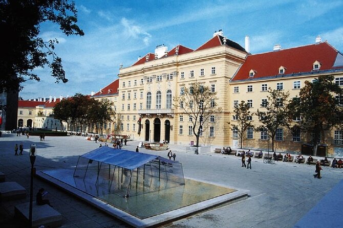 Fun & mobile scavenger hunt through Vienna - Stop 6: Maria Theresien Square completes the central route