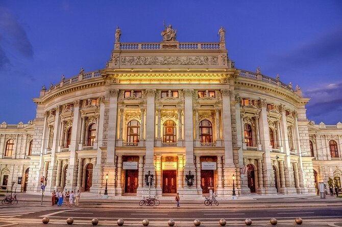 Fun & mobile scavenger hunt through Vienna - Stop 1: Albertina and the first puzzle