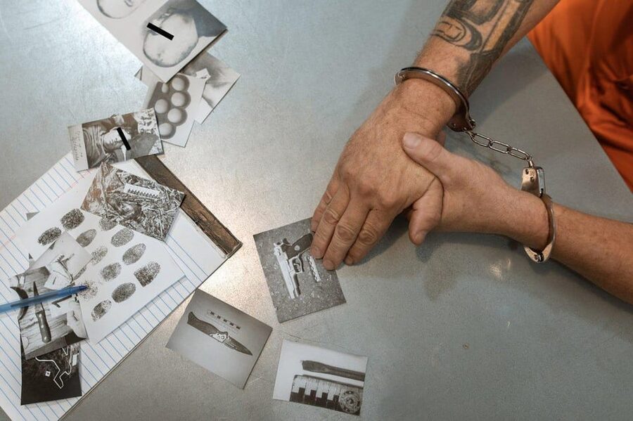 Gdańsk: Prison Break – 1-Hour Escape Room for Bigger Groups - Entering the Gdańsk prison at Level -1