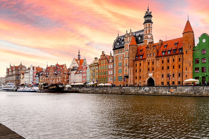 Gdansk Scavenger Hunt and Highlights Self Guided Audio Tour - Artus Court and Neptune’s Fountain