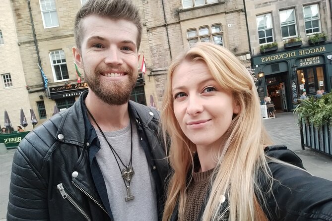 Ghosts of Edinburgh: Bloody Past Exploration Game and Tour - Edinburgh Castle without buying a castle ticket