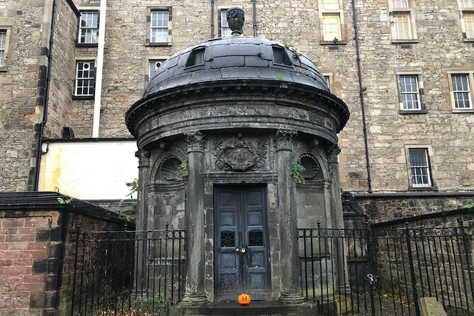 Ghosts of Edinburgh: Bloody Past Exploration Game and Tour - St Giles’ Cathedral and the Royal Mile