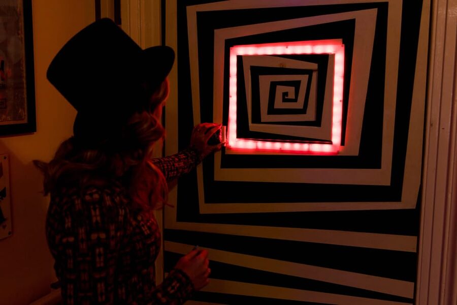 Glasgow: Escape Room The Magicians Heist - A 1970s burglary with a magician’s twist