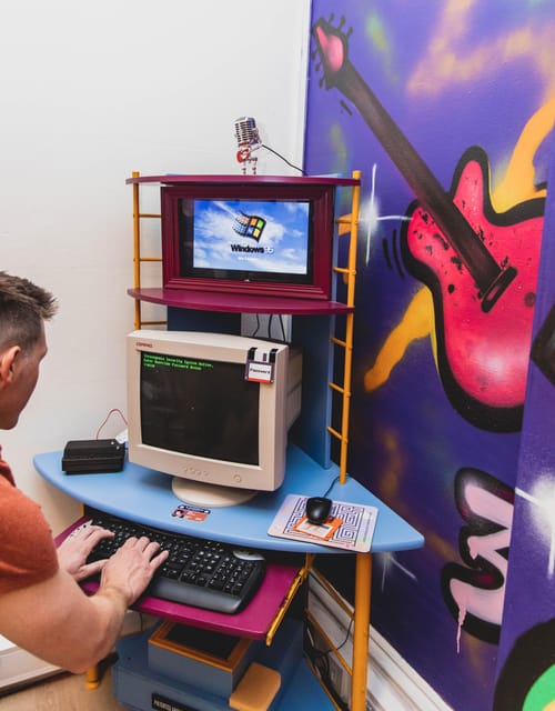 Glasgow: Stuck in the 90s... A Nostalgic Musical Escape Room - Hosts who know when to help