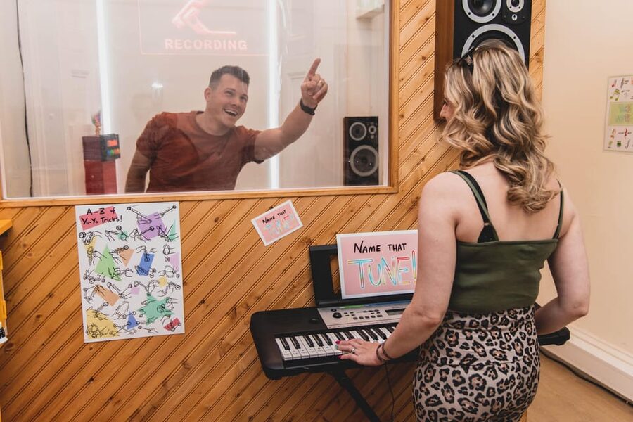 Glasgow: Stuck in the 90s... A Nostalgic Musical Escape Room - Entering Blade Heart’s outdated studio