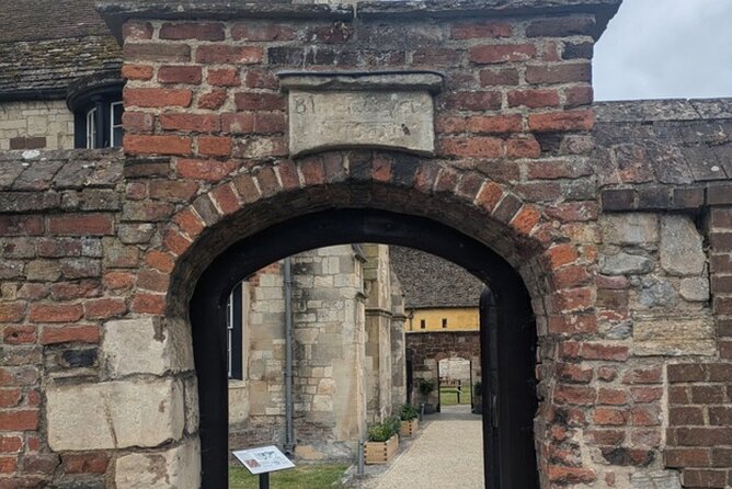Gloucester Scavenger Hunt and Sights Self Guided Tour - A game-based way to meet Gloucester