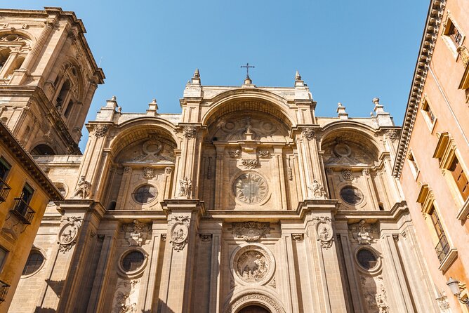Granada Scavenger Hunt and Sights Self-Guided Tour - Questions, points, and photo challenges