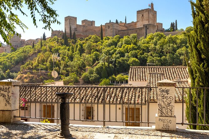 Granada Scavenger Hunt and Sights Self-Guided Tour - How long the two-hour format really works