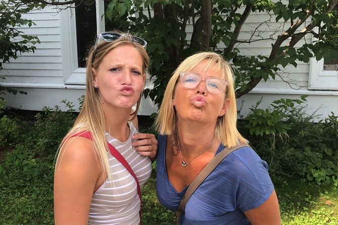 Grand Rapids Scavenger Hunt by 3Quest Challenge - Getting help from the remote host