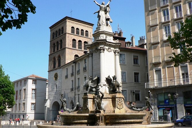 Grenoble Scavenger Hunt and Sights Self-Guided Tour - How the questions and points change the sightseeing