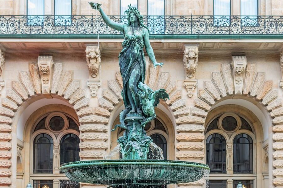 Hamburg City: Scavenger Hunt Self-Guided Tour - Jungfernstieg, the Alsterhaus, and the Binnenalster