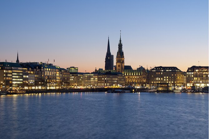 Hamburg Scavenger Hunt and Highlights Self Guided Audio Tour - A flexible start at Hamburg Town Hall