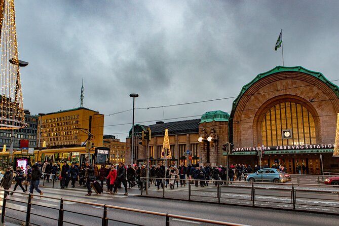 Helsinki Scavenger Hunt and Highlights Self-Guided Tour - Reading clues and finding the next sight