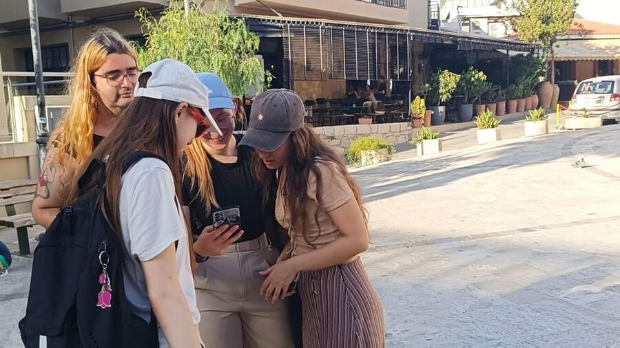 Heraklion: Family Zorba Treasure Hunt with Food Stop - Venetian Loggia and the first real pause