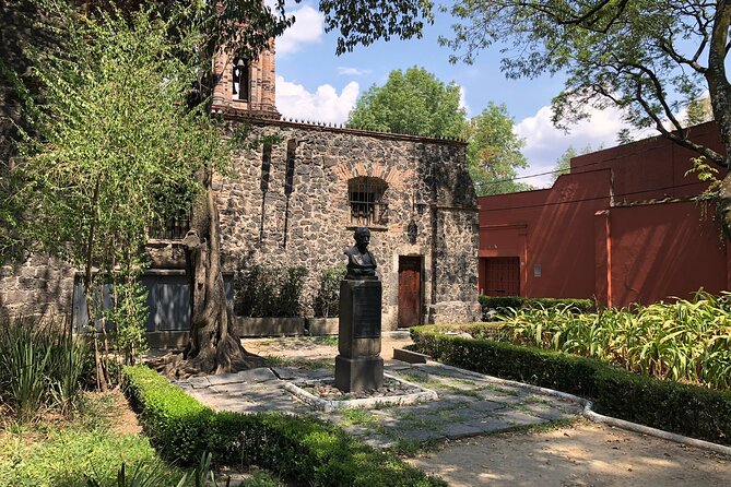 Hidden Gems of Mexico City: Exploration Game and Tour - The Fountain in the Former Orchard