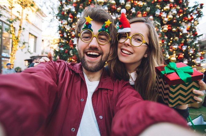 Holiday Scavenger Hunt in Gainesville by Holly Jolly Hunt - Using the app and remote chat support