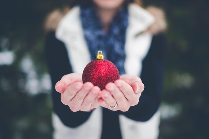 Holiday Scavenger Hunt in Gainesville by Holly Jolly Hunt - Chasing holiday items for points