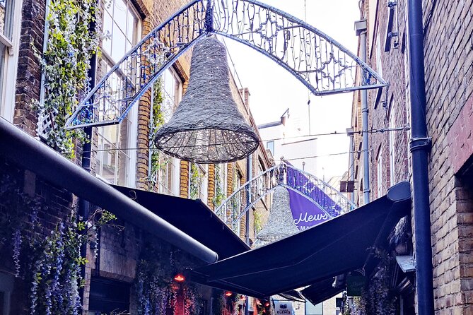 Immersive London Treasure Hunt Adventure - Outdoor Escape Room - A Dickens mystery begins at Oxford Circus