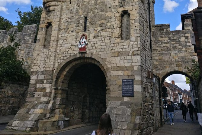 Immersive Murder Mystery in York, A City Treasure Hunt Experience - Starting at Clifford’s Tower and York’s walls