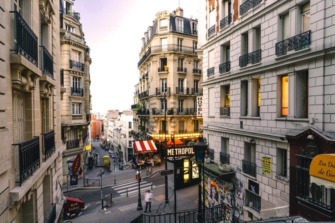 Kids/teens escape game in Montmartre - Au Lapin Agile and old Montmartre