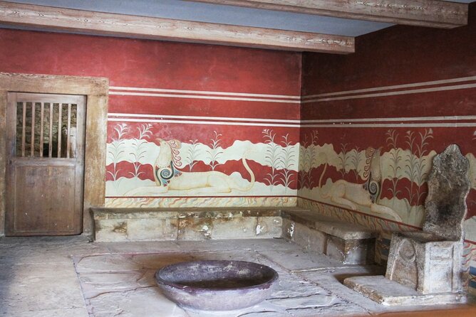 Knossos Palace Self-Guided Treasure Hunt & Tour - Is $23.26 a good price?