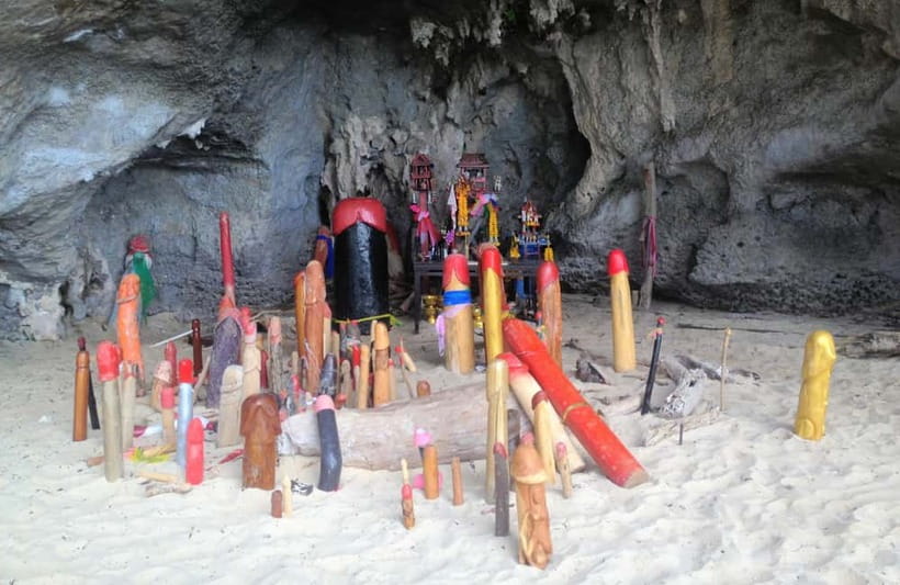 Krabi: Twilight Treasure Hunt – 7 Island Speedboat Adventure - Poda Island turns into an outdoor dinner table
