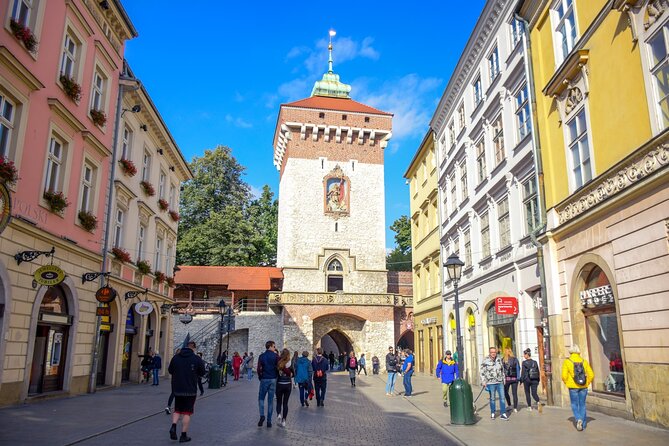 Krakow Old Town Mysteries: Exploration Game and Tour - How the Smartphone Game Works