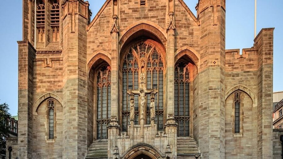 Leeds: City Walking Tour & Exploration Game - Leeds arcades and the city owl