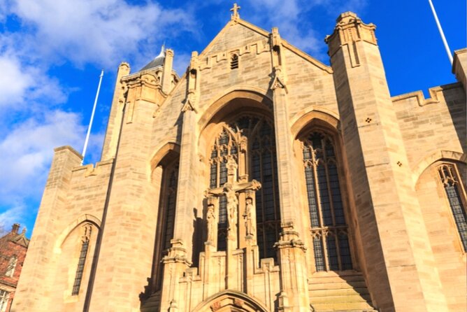 Leeds Scavenger Hunt and Sights Self-Guided Tour - Solving questions without a guide