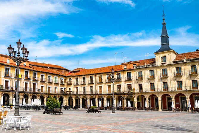 León Scavenger Hunt and Sights Self-Guided Tour - How the questions and photo tasks work