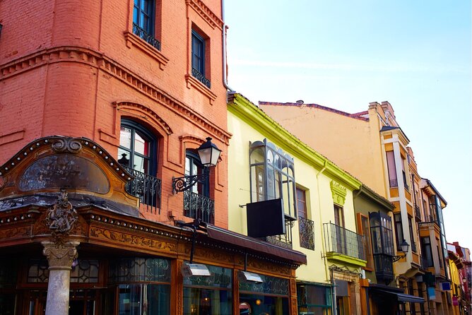 León Scavenger Hunt and Sights Self-Guided Tour - A private activity for couples, families, and friends