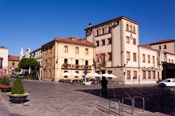 León Scavenger Hunt and Sights Self-Guided Tour - Timing, access, and practical planning