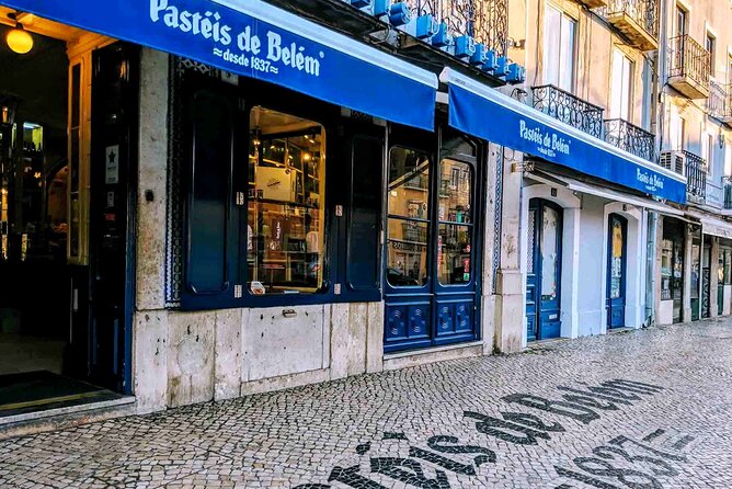Lisbon (Belém) Scavenger Hunt and Sights Self-Guided Tour - Taking a custard tart break