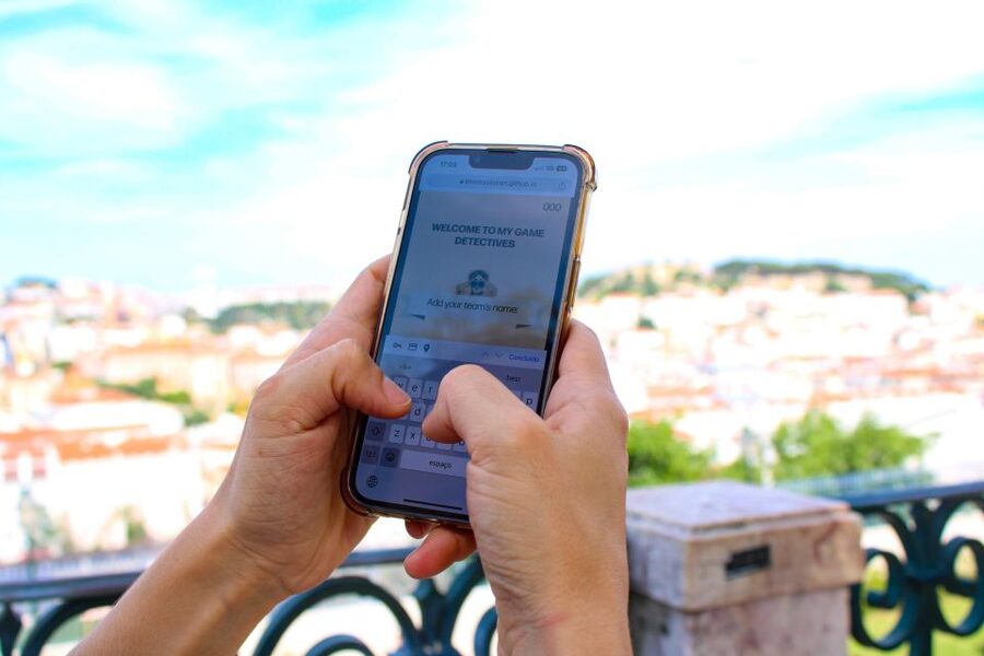 Lisbon: Old Town Immersive Escape Game with Live Actors - Solving puzzles with live actors