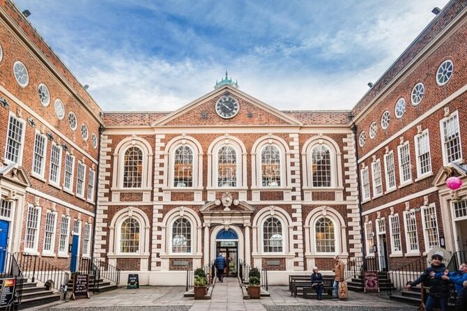 Liverpool Quest: Self Guided City Walk & Immersive Treasure Hunt - Solving Stories About War and the City