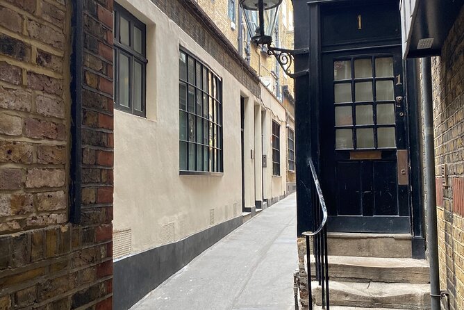 London (Covent Garden) Scavenger Hunt and Sights Self-Guided Tour - Cleopatra’s Needle and the value of a pause