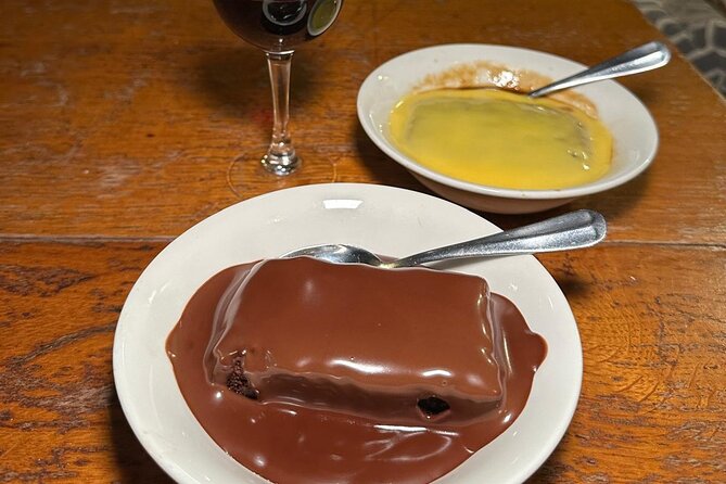 London: Food Treasure Hunt and Walking Tour - British dessert closes the route