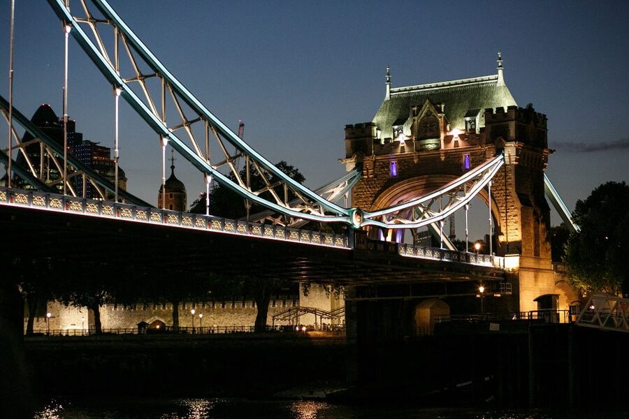 London: Murder Mystery Cruise With 3-Course Dinner - Dinner during the Thames cruise