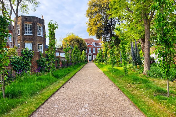 London's Hampstead: A vibrant village voyage city game - Fenton House and Hampstead’s historic side