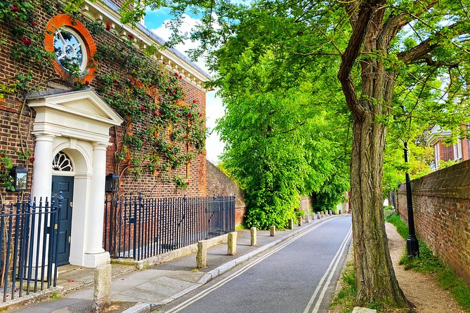 London's Hampstead: A vibrant village voyage city game - Solving clues as a private group
