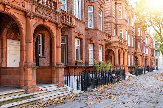 London Scavenger Hunt and Highlights Self-Guided Tour - Handling the busiest part of the route