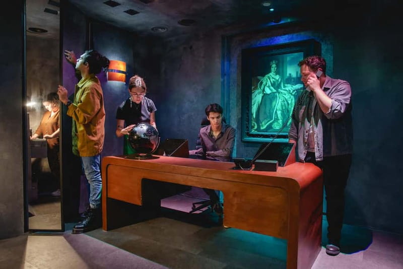 London: Sherlock Escape Rooms - Entering The Network at Doyle’s Opticians
