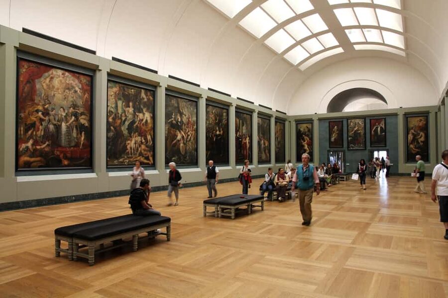 Louvre Guided Treasure Hunt for Families and Kids - What adults get from the visit