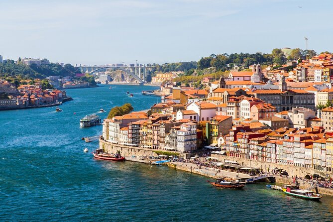 Love in Porto: Self-Guided Romantic Puzzle Walk - Treze a Rir uns dos Outros and the pleasure of stopping